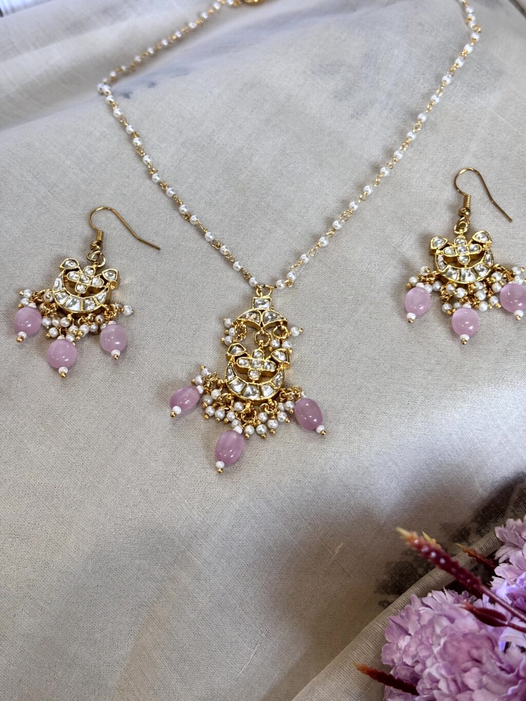 Ishita Delicate Pachi Kundan Necklace Set