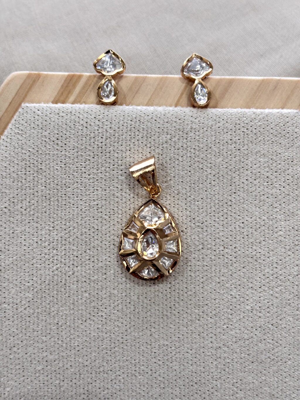 Eesha Tiny Moissanite Gold Pendant Set