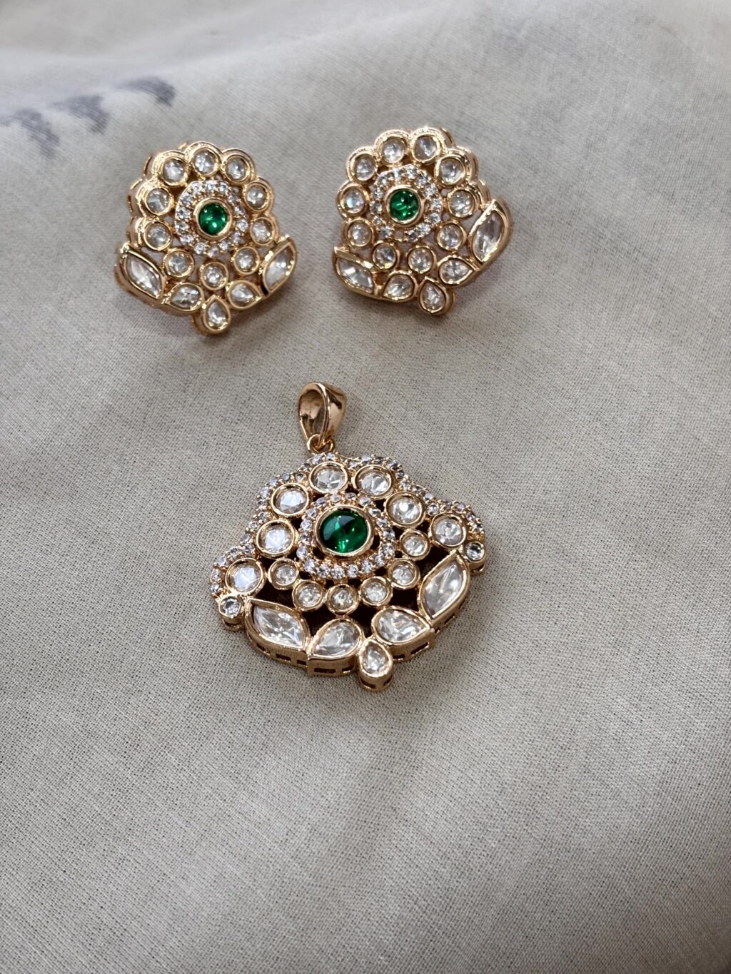 Riya Gardenia Moissanite Pendant & Earrings Set